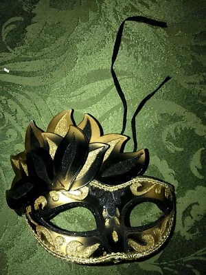 womens BLACK GOLD GLITTER SPARKLE HALLOWEEN EYE MASK ties back MARDI GRAS - Image 1 of 2