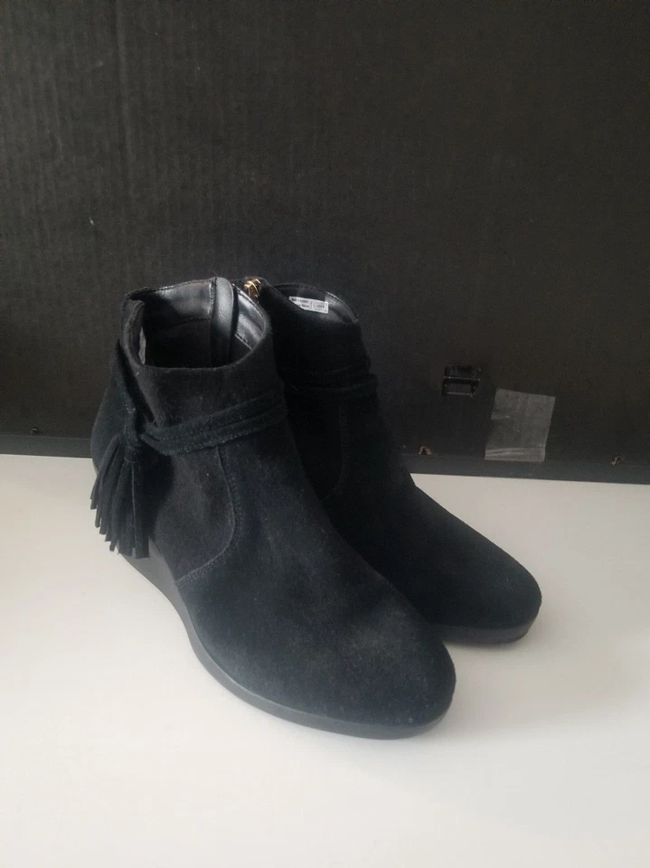 Raro Raro Crocs Leigh Gamuza Botines Botines Negro 9.5 Foto 1 de 4