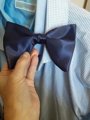 Clip de pajarita lisa vintage Ormond Coronel azul oscuro retro formal seda satinado Foto 1 de 4