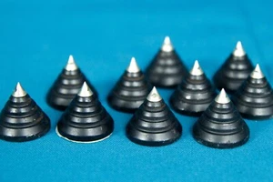 Piedino ammortizzatore picchetto cono isolamento piramide a gradini grado audiofilo - 1 pollice - Foto 1 di 4