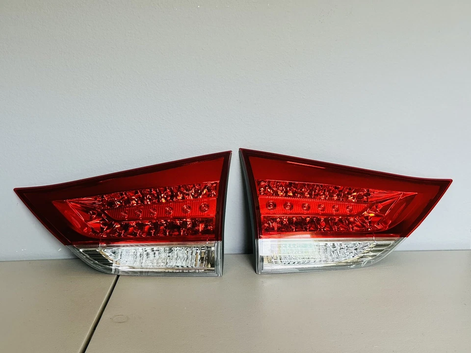 Luces traseras interiores TOYOTA SIENNA CONDUCTOR Y PASAJERO 2011 2012 2013 2014 Foto 1 de 4