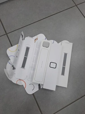 Apple Watch Series 4 GPS+Cellulare 40mm Argento Cinturino White. - Immagine 1 di 4