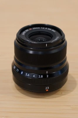 Lente de montaje Fujifilm Fujinon XF 23 mm F/2 R WR X, negra + estuche blando Foto 1 de 4