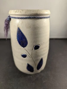 Williamsburg pottery salt glazed crock with blue flowers, 5", Stamped - Picture 1 of 8
