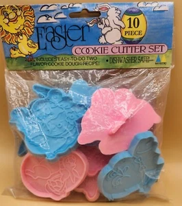 Vintage Set of 10 Easter Cookie Cutters Plastic Bunnies🐇 Ducks 🐥Happy Easter🐣 - Picture 1 of 7