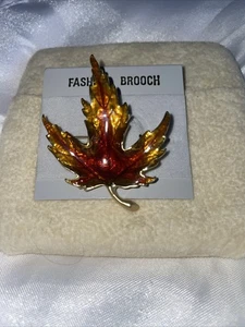 Vintage Enamel Maple Leaf Brooch Pin Brown ๐ - Picture 1 of 2
