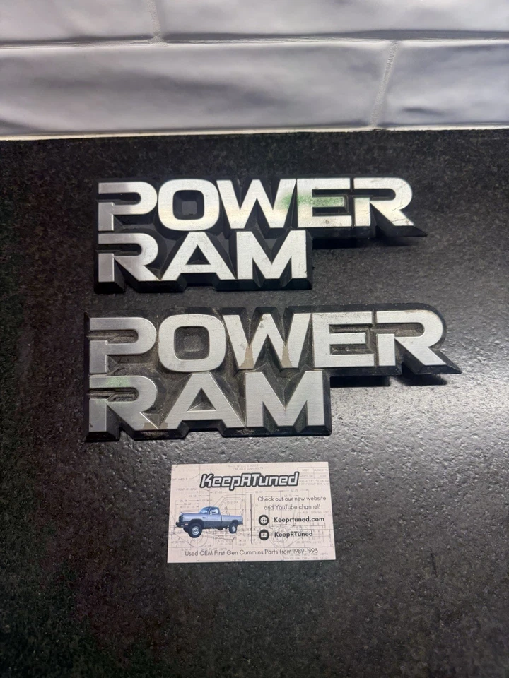 Dodge Power Ram 1981-1993 con insignia de guardabarros delantero emblema 150 250 350 OEM Foto 1 de 1