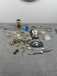 Lote de relojes vintage con cajón de chatarra monedas hebilla de joyería - Imagen 1 de 14