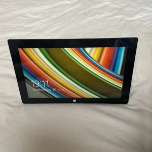 Microsoft Surface RT 32GB, 10.6in (with brand new charger) Bundle - Picture 1 of 5