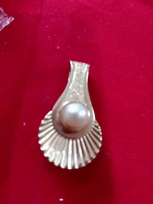 Gold Tone Tie Bar Pearl shell Motif Art Deco Sunburst gold Clip - Image 1 of 4