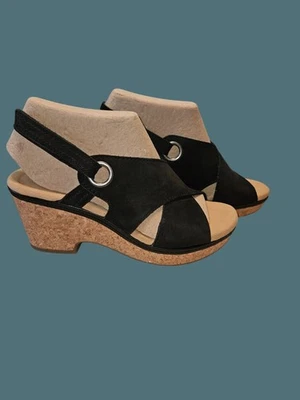 Sandalias de cuña Clarks Collection Nubuck negras Giselle punta abierta honda trasera talla 9M Foto 1 de 4