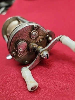 Carrete PFLUEGER SUMMIT Nº 1993L Hecho en Comercio EE. UU. Carrete de Baitcasting Grabado, *FUNCIONA Foto 1 de 4