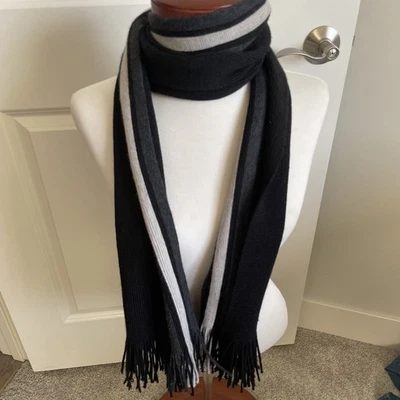 "Bufanda cuello oblongo con flecos a rayas grises negra Nautica para hombre 9"" x 66"" usada en excelente estado" Foto 1 de 4