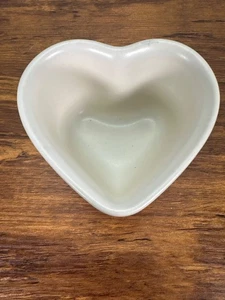 Vintage 1980's Pfaltzgraff Small Heart Bowl 4 x 2 - Picture 1 of 7