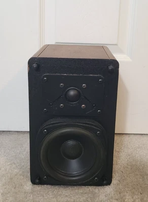 Altavoz de estantería Miller & Kreisel M&K Satellite 3B individual. Muy bueno. Foto 1 de 4