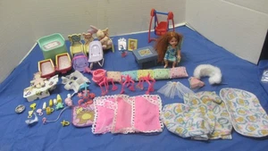 GROSSES KONVOLUT KELLY KRISSY KINDERZIMMERARTIKEL TRÄGER GEBURTSTAG STÜHLE DECKEN SPIELZEUG - Bild 1 von 9