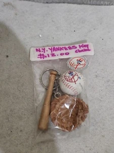 New York Yankees MINI BASEBALL BAT BALL GLOVE KEYCHAIN KEY RING MLB NEW 2005 - Picture 1 of 5