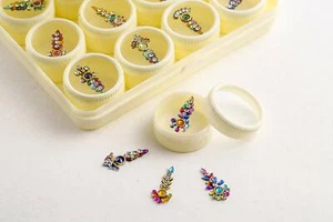 Elegante Juego de 12 Joyas de Cara Nupcial Cindis Cristal Multicolor Largo Frente Tika - Imagen 1 de 6