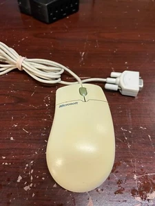 Microsoft Intellimouse 1.1A - 3 pulsanti (2 pulsanti + scorrimento) seriale 9 pin - Foto 1 di 3