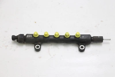 Tubo de distribución Toyota RAV 4 III SA CA 238100R010 2.2 100 KW 136 CV diésel 07-2006 Foto 1 de 3