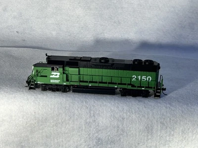 Colorful ATLAS Trainman Burlington Northern RR GP-38-2Diesel Engine HO - Image 1 of 4