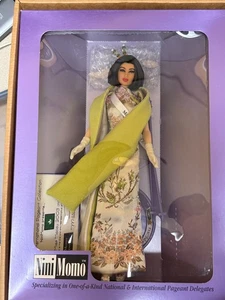 2003 Ninimomo Puppe Miss Macau Barbie SELTEN einzigartiges Kunststück - kostenloser Versand innerhalb der USA! - Bild 1 von 3