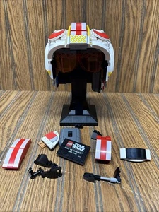 LEGO Star Wars: Luke Skywalker (Red Five) Helmet (75327) - Picture 1 of 7