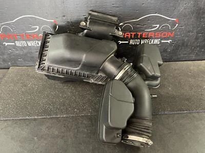 11-16 LINCOLN MKS AIR INTAKE CLEANER FILTER BOX WITH TUBES & METER 3.7 - Image 1 of 4