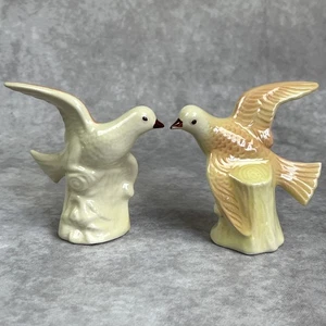 Par de estatuillas de cerámica de pájaro en tocón Royal Copley Mid Century de colección 4,25" - Imagen 1 de 8