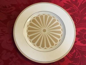 Piatto insalata FITZ & FLOYD Imperial Crest Taupe 7 1/2", ottime condizioni - Foto 1 di 3