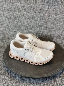 Zapatos para correr ON Cloud 5 para mujer talla 7 marrón arena - Imagen 1 de 7