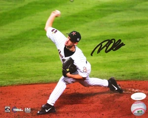 Roy Oswalt Autographed Houston Astros 8x10 Pitching HM Photo- JSA W *Black - Picture 1 of 7