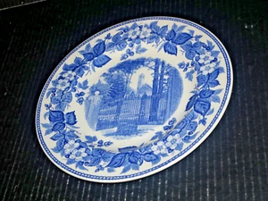 Plato de cena o exhibición Wedgwood Tufts University Goodard Chapel Inglaterra - Imagen 1 de 5