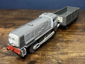 TOMY Motorized Dennis with Troublesome Truck Thomas and Friends Trackmaster 2005 - Picture 1 of 7