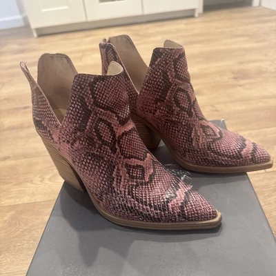 Vince Camuto Pink Gigietta Snip-toe Embossed Snakeskin In Rosewood Boots 8,5 - Image 1 of 4