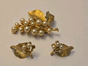 Broche Rama Hoja Perla Imitación Corona Trifari Años 60 De Colección + Pendientes Tono Dorado - Imagen 1 de 9