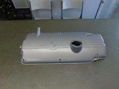 Cubierta del motor BMW M10 OEM BMW E21 320i E10 2002 E30 318i 1270358 repintada  Foto 1 de 4