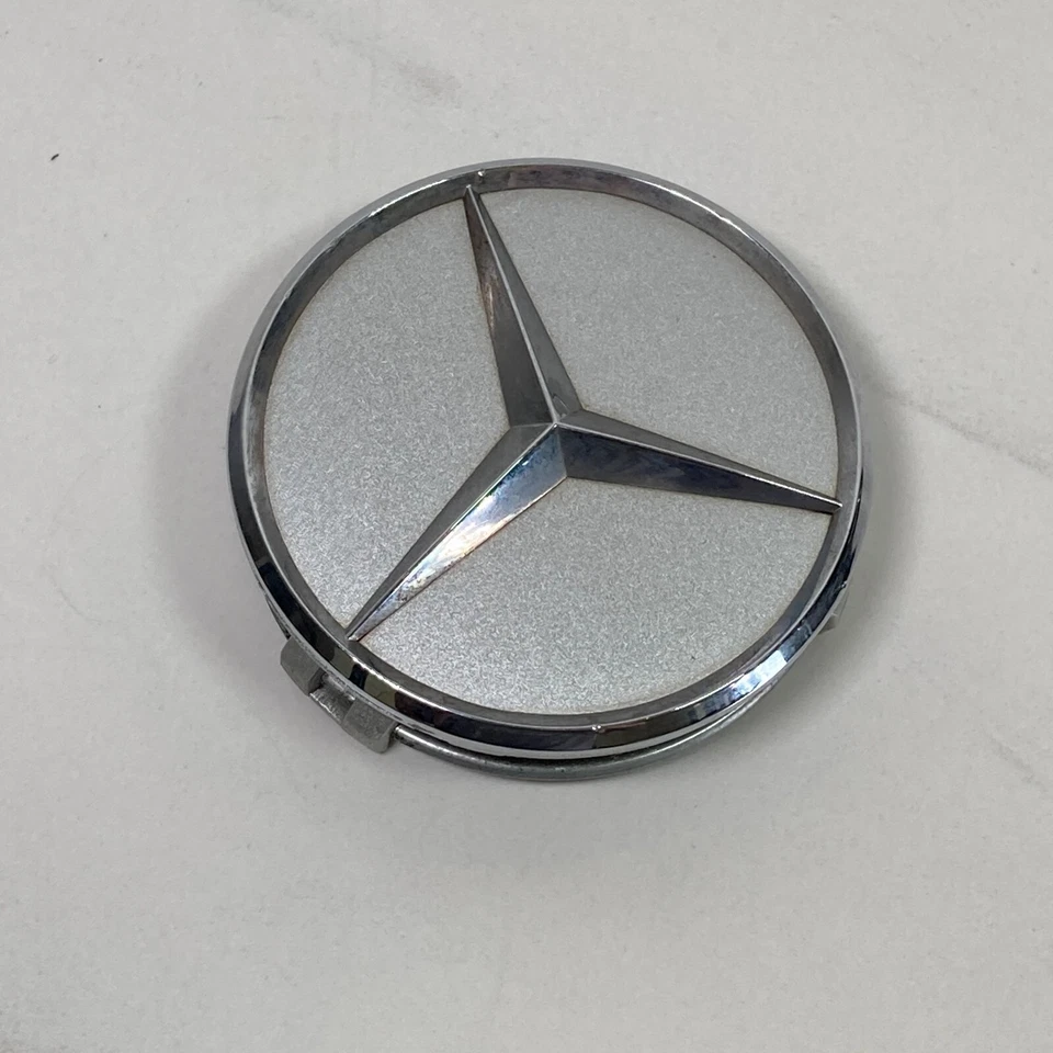 Tapacubos centrales para Mercedes-Benz E430 1996-2002 lado del conductor plástico plateado Foto 1 de 4