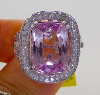 令人惊叹的 13.58 克拉天然粉红色昆石钻石 14k 白金光环戒指 — 第 1/4 张图片