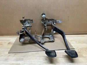 Toyota 4runner 89-95 Clutch and Brake Pedal assembly Bracket Pickup - Picture 1 of 16