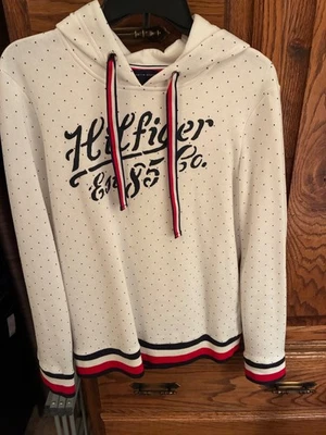#283 TOMMY HILFIGER WOMENS NEVER WORN LARGE PULLOVER HOODIE  WHITE/NAVY POLKA DO - Image 1 of 4