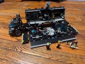 Ultra Agents Mission Headquarters (Partial Minifigures + Vehicle)