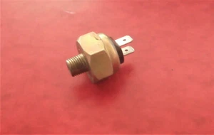 Interruptor de luz de freno Wartburg Trabant Barkas IFA Robur Multicar Oldtimer SW10208 - Imagen 1 de 3