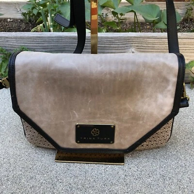 Bolso Bandolera TRINA TURK Perforado Para Mujer Tostado Bolso de Hombro Mediados de Siglo Moderno Foto 1 de 4