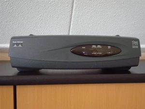 Routeur d'accès modulaire Cisco 1721 avec : 1x 800-01514-02 800-01833-05 - hors alimentation - Photo 1/1