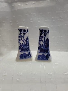 VINTAGE BLUE WILLOW POTTERY SALT & PEPPER - Hand Stamped Made In Japan - Picture 1 of 12