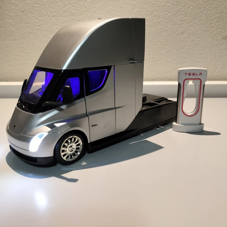 Tesla Semi Truck Diecast Car 1/24 Tesla Semi Set New Tractor Semi-trailer - Image 1 of 4
