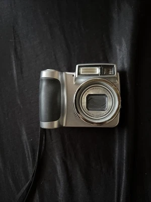 Kodak EasyShare Z700 4.0MP Compact Digital Camera Silver - Image 1 of 4