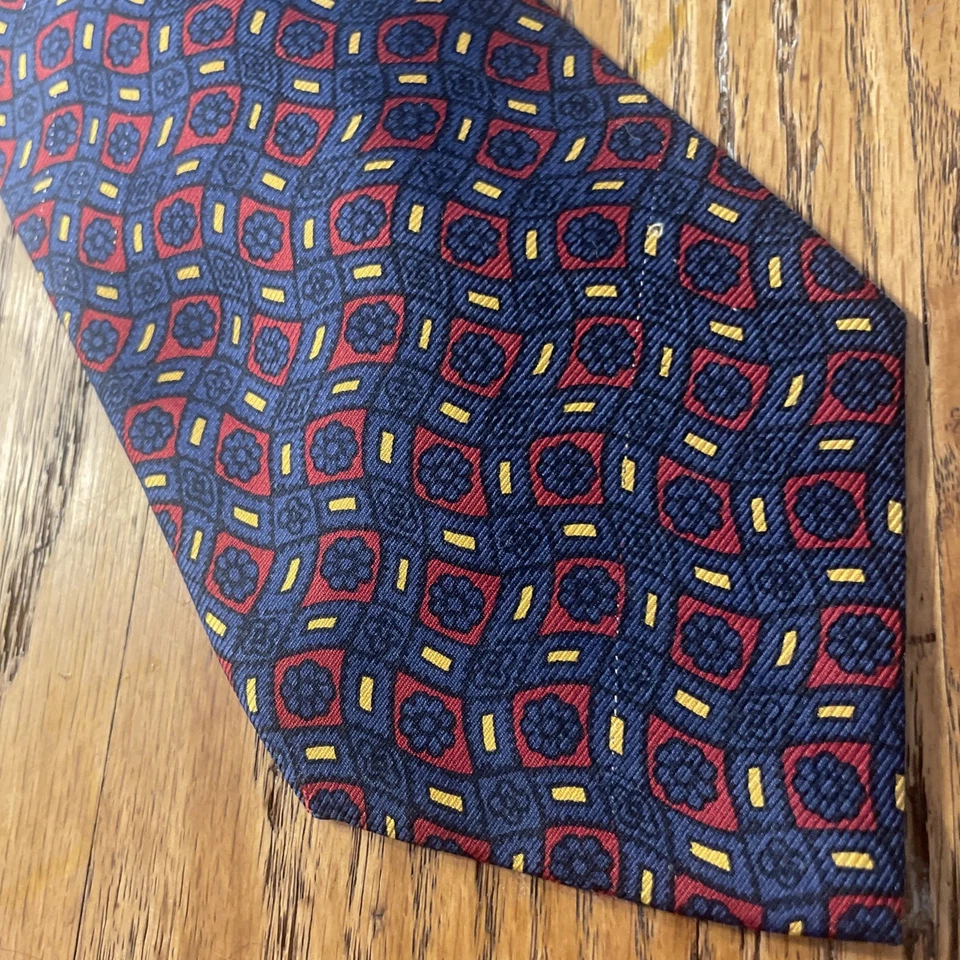 Corbata de seda floral pequeña Burberry usada en excelente estado hecha a mano en EE. UU. Foto 1 de 4