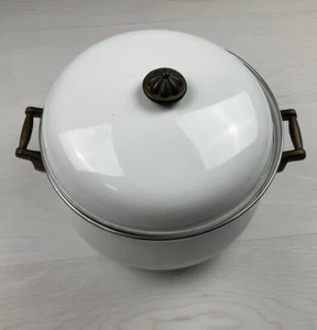 Tivoli Enameled Steel Green Stock Pot & Lid 12 Qt. - Picture 1 of 6